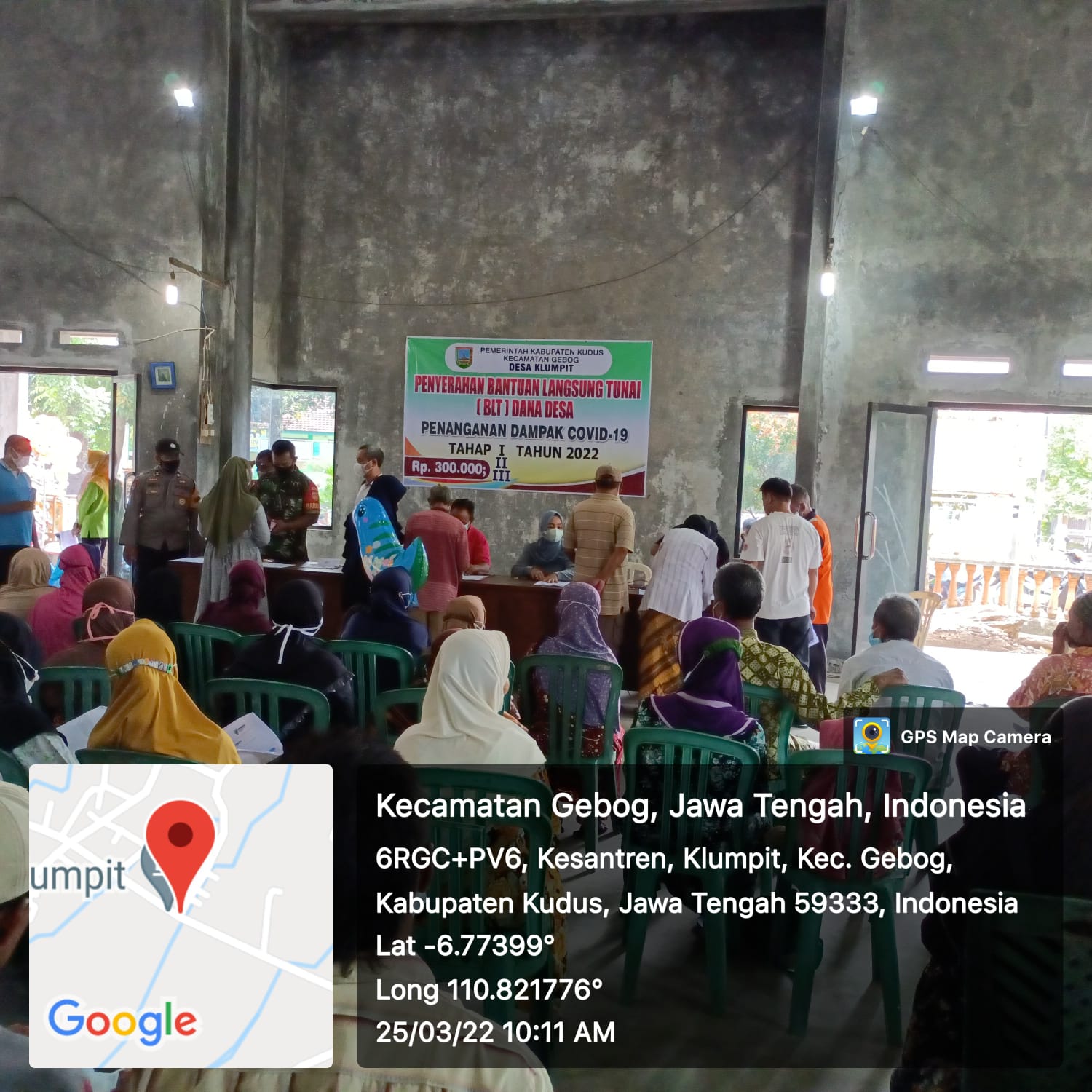 Penyerahan BLT DD Tahp 1,2 dan 3 di Aula Balai Desa Klumpit 