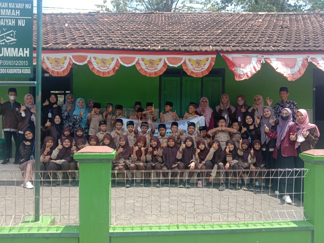 Seminar Moderasi Beragama KKN-IK IAIN Kudus di MI NU Khiyarul Ummah