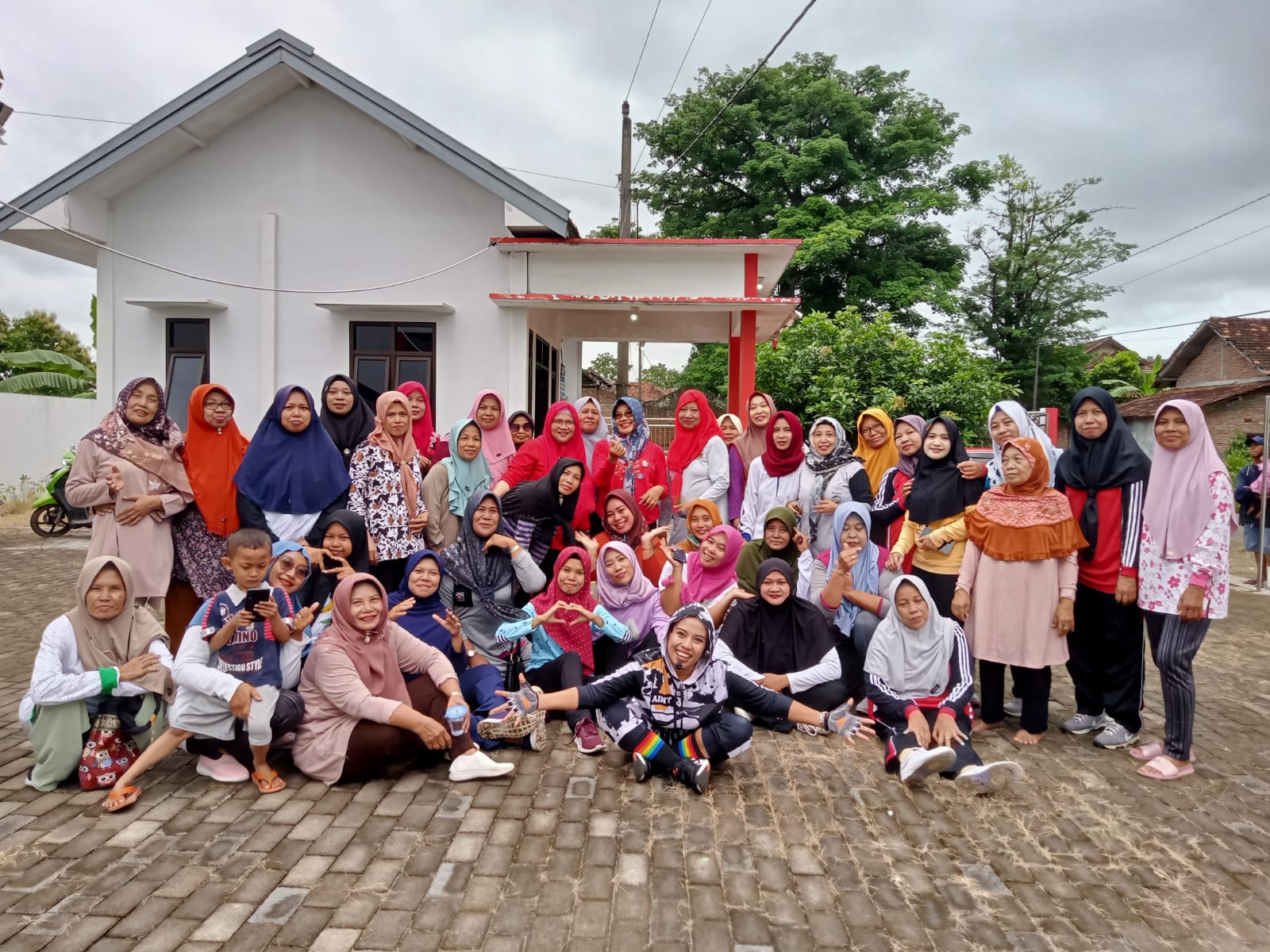 KEGIATAN SENAM  POSYANDU LANSIA